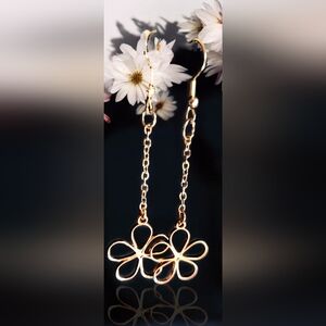 Adorable Rose Gold Daisy Oval Link Earrings with Polished Finish